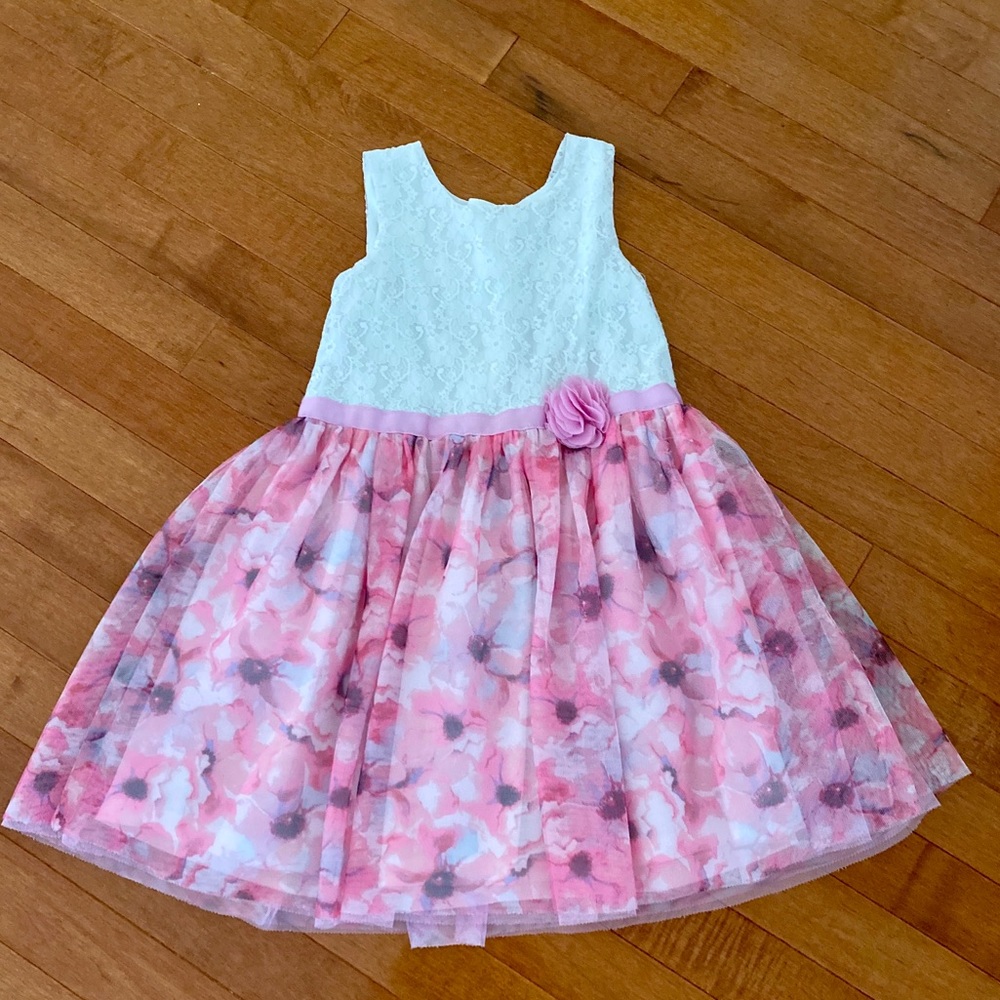 Cute white and pink summer dress.